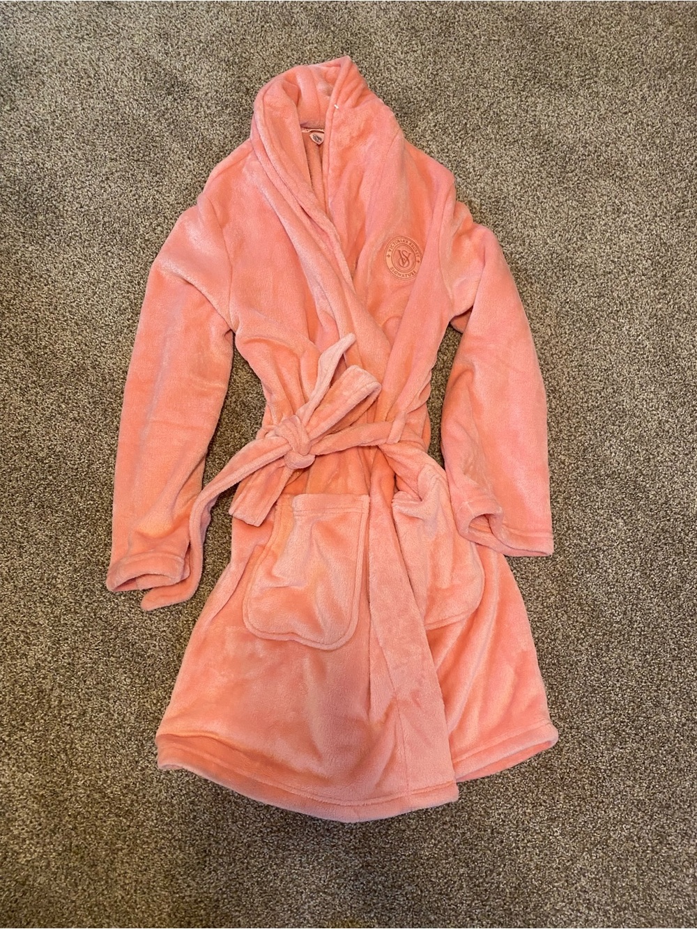 Victoria’s Secret Signature Collection Plush Short Robe – Peachy Pink